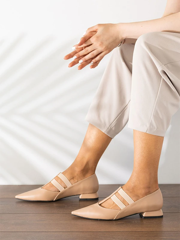 KISA TOPUK ÖN ÇİFT LASTİK DETAY NUDE