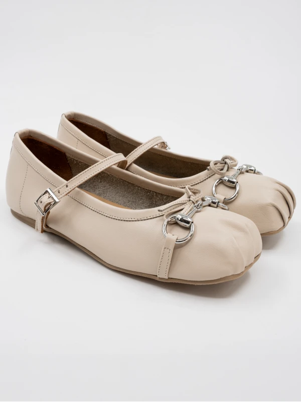 KÜT BURUN FİYONK DETAYLI DERİ BABET BEJ