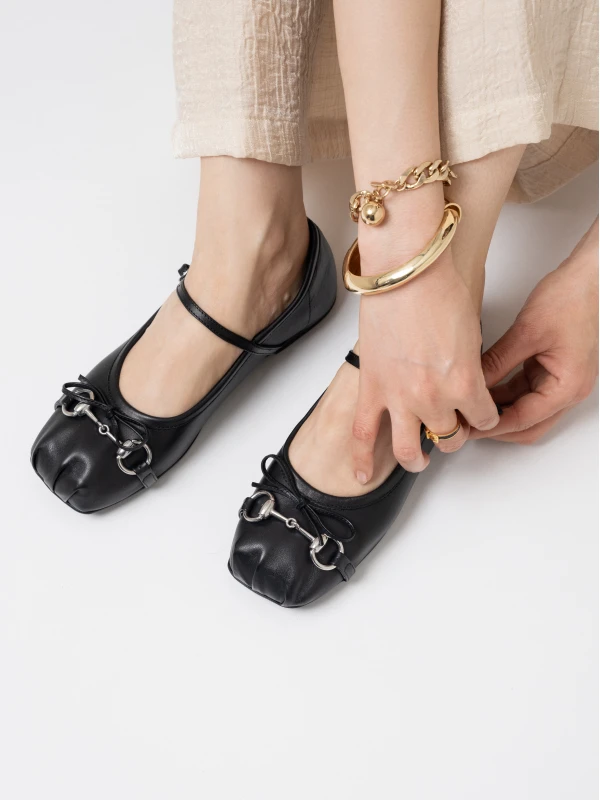 KÜT BURUN FİYONK DETAYLI DERİ BABET SİYAH