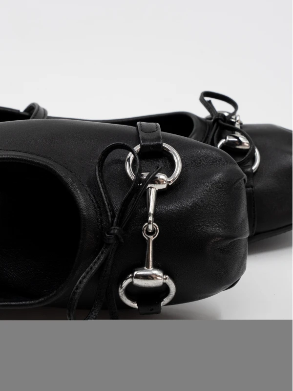 KÜT BURUN FİYONK DETAYLI DERİ BABET SİYAH