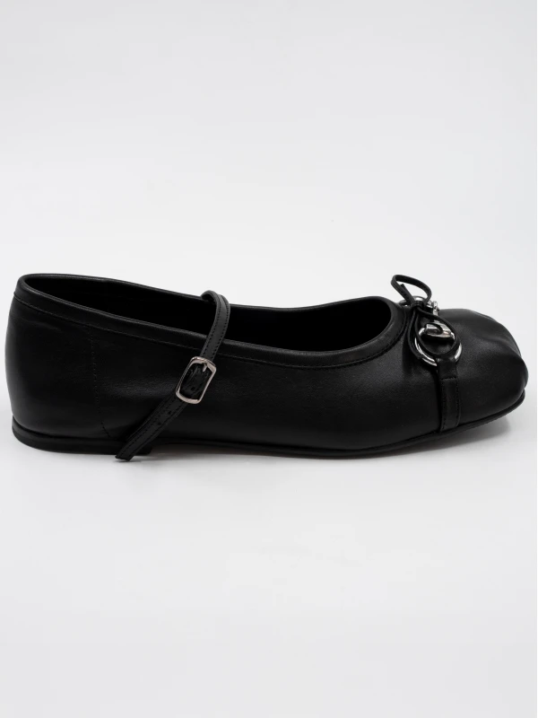 KÜT BURUN FİYONK DETAYLI DERİ BABET SİYAH