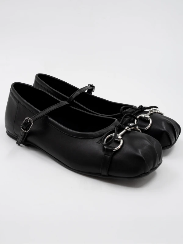 KÜT BURUN FİYONK DETAYLI DERİ BABET SİYAH