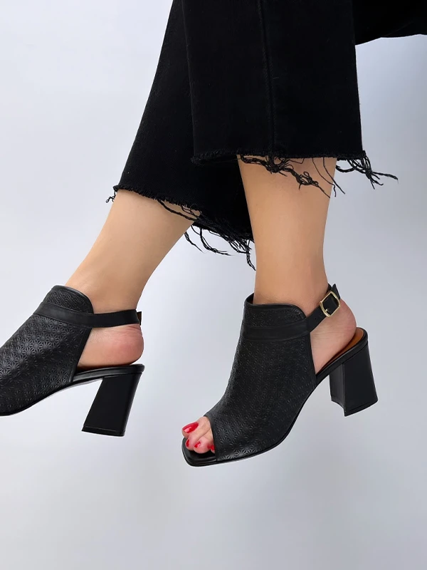 LAZER BASKILI TOPUKLU DERİ SANDALET