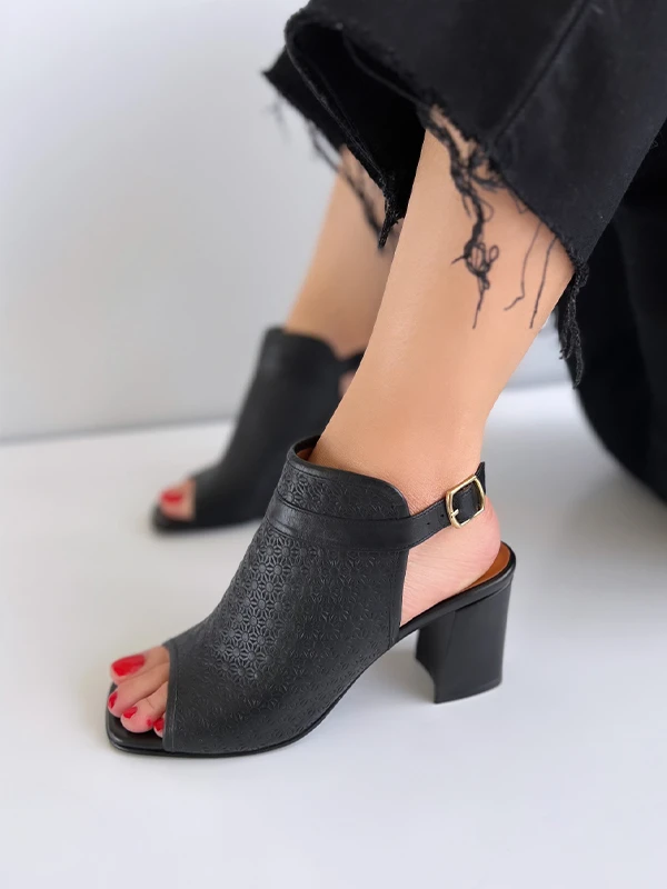 LAZER BASKILI TOPUKLU DERİ SANDALET