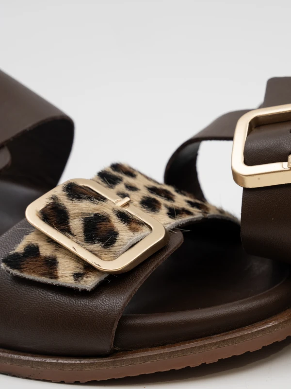 LEOPAR DETAYLI DERİ SANDALET KAHVE