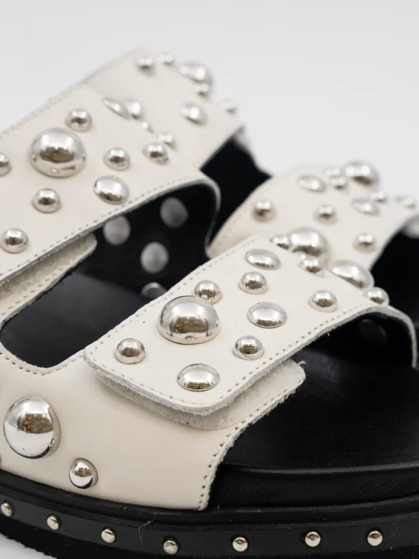 METAL DETAYLI CIRTLI DERİ TERLİK KREM