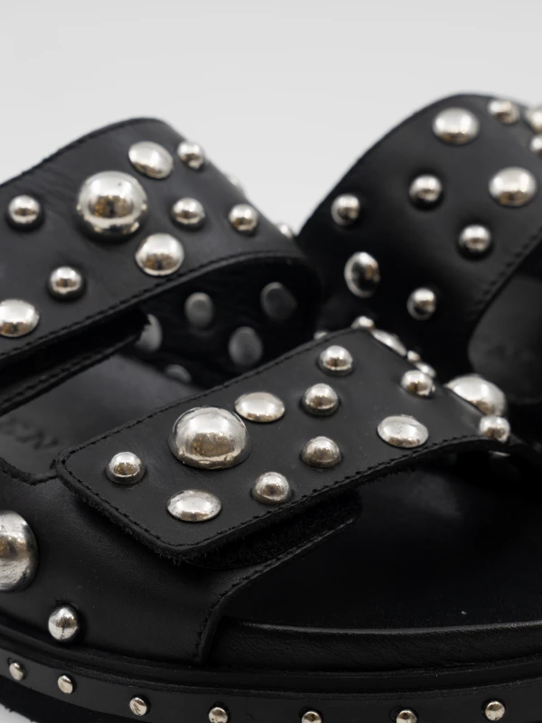 METAL DETAYLI CIRTLI DERİ TERLİK SİYAH