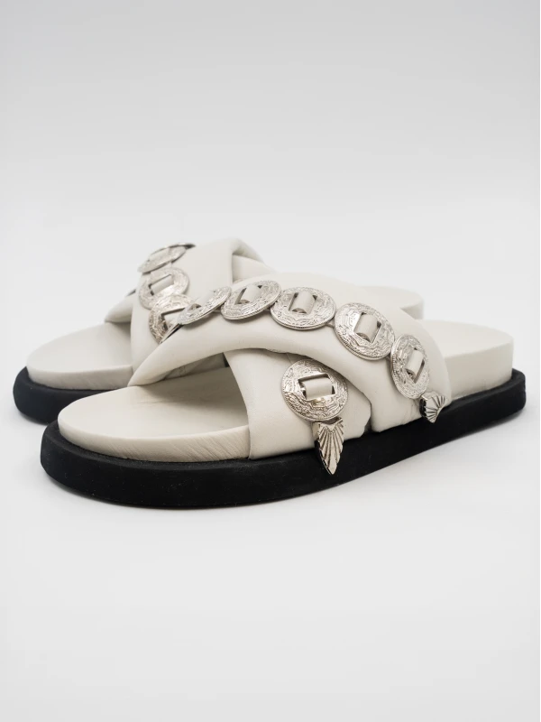 METAL DETAYLI TASARIM DERİ TERLİK KREM