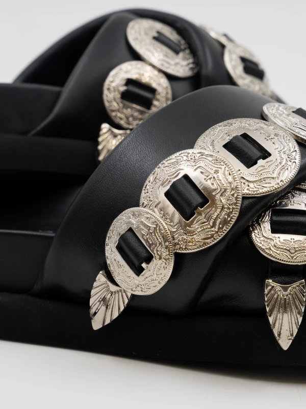 METAL DETAYLI TASARIM DERİ TERLİK SİYAH