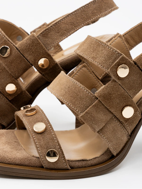 METAL ZIMBA DETAYLI DERİ SANDALET CAMEL