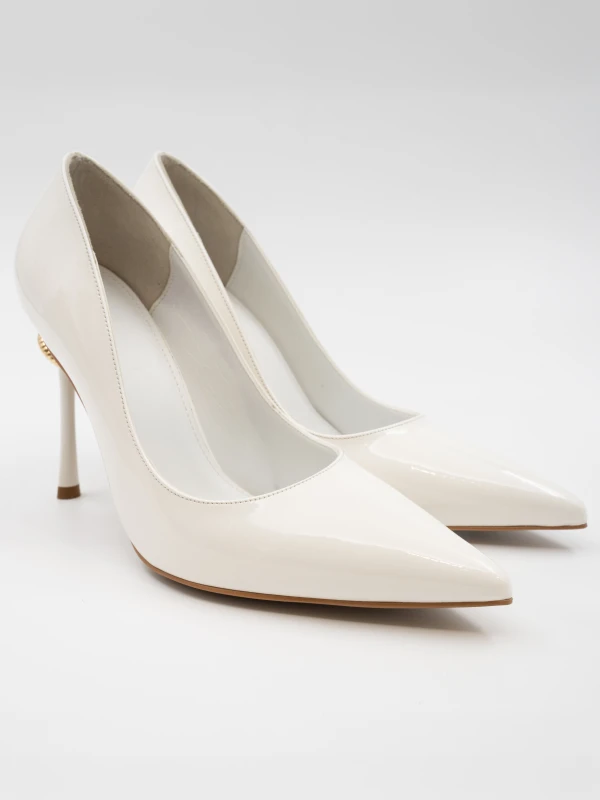 ÖKÇE DETAYLI RUGAN TOPUKLU BEYAZ