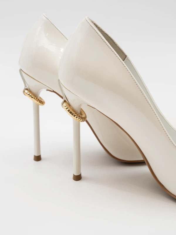 ÖKÇE DETAYLI RUGAN TOPUKLU BEYAZ