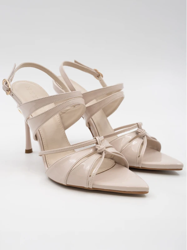 ÖKÇE GOLD TOKA DETAYLI TOPUKLU BEJ