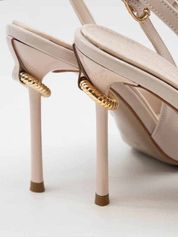 ÖKÇE GOLD TOKA DETAYLI TOPUKLU BEJ