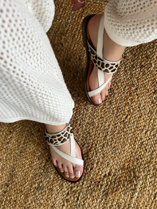 PARMAK ARASI LEOPAR DERİ SANDALET KREM