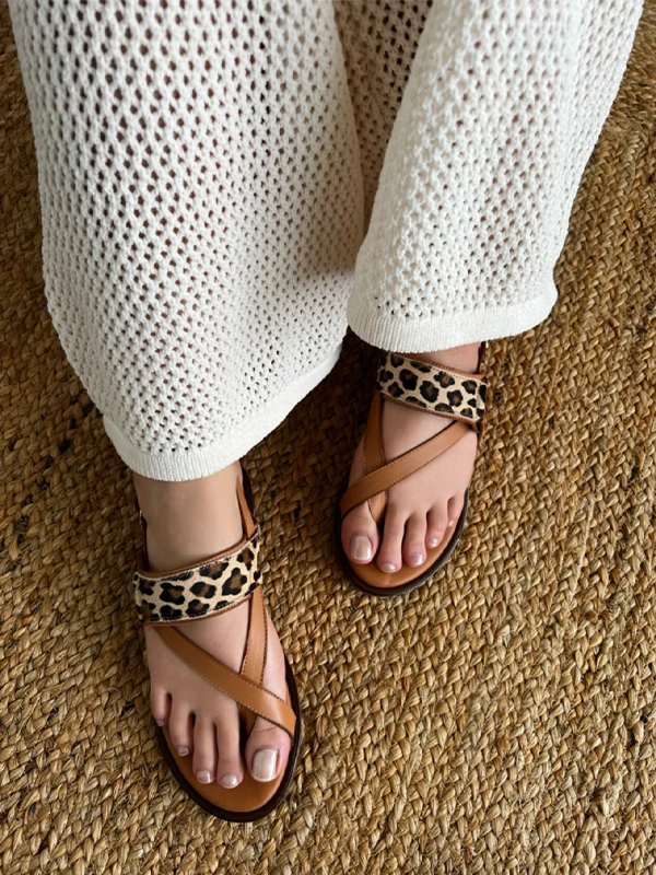 PARMAK ARASI LEOPAR DERİ SANDALET TABA