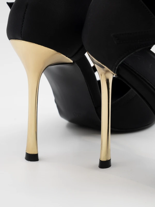 SATEN GOLD METAL DETAYLI TOPUKLU SİYAH