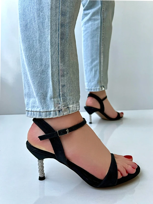 SİM DETAYLI TOPUKLU AYAKKABI SİYAH