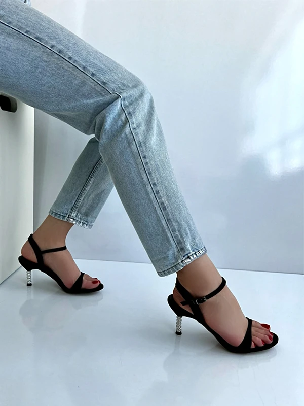 SİM DETAYLI TOPUKLU AYAKKABI SİYAH