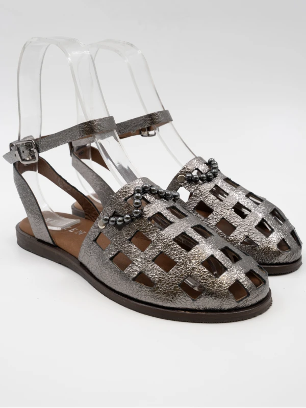 TAŞ DETAYLI KAFES DERİ SANDALET PLATİN