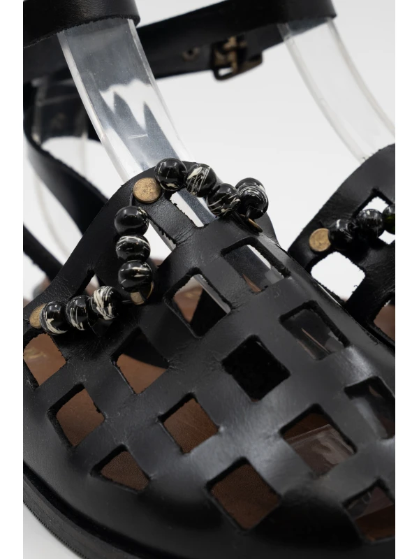 TAŞ DETAYLI KAFES DERİ SANDALET SİYAH