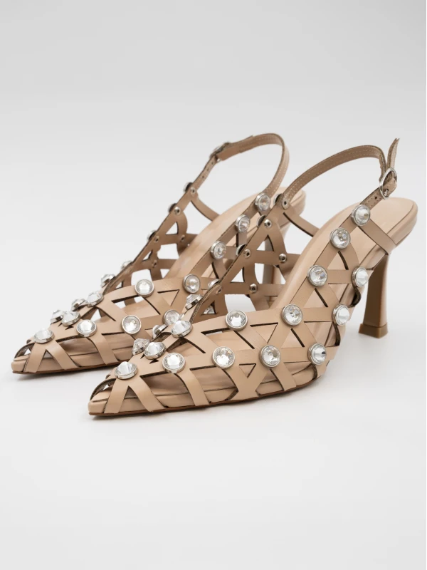 TAŞ DETAYLI TOPUKLU AYAKKABI NUDE