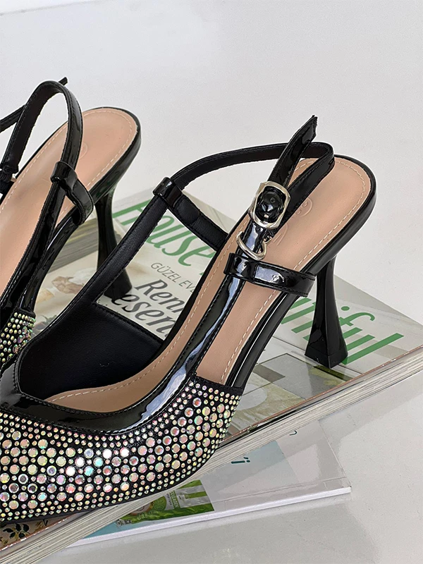 TAŞ DETAYLI TOPUKLU AYAKKABI SİYAH