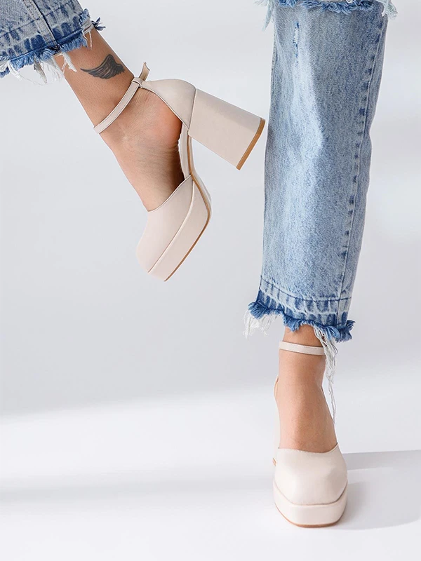 BİLEK BANTLI PLATFORM SANDALET