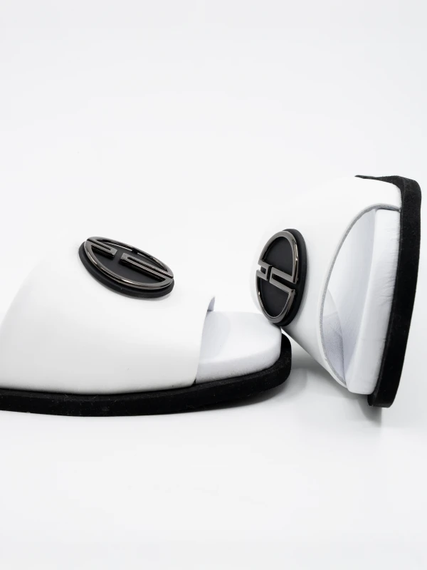 TOKA DETAYLI DERİ TERLİK BEYAZ