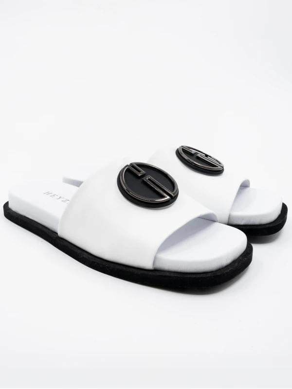 TOKA DETAYLI DERİ TERLİK BEYAZ