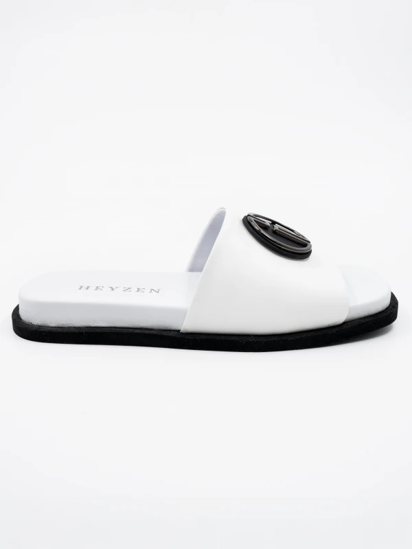 TOKA DETAYLI DERİ TERLİK BEYAZ