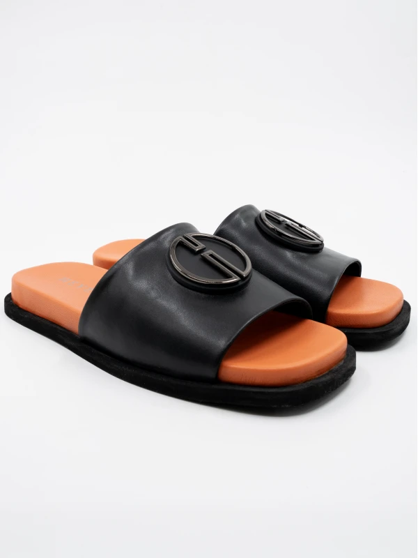 TOKA DETAYLI DERİ TERLİK SİYAH