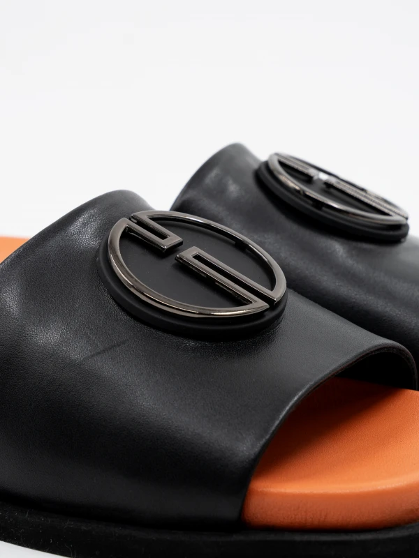 TOKA DETAYLI DERİ TERLİK SİYAH