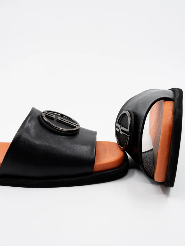 TOKA DETAYLI DERİ TERLİK SİYAH