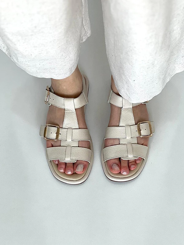 TOKA DETAYLI KADIN DERİ SANDALET KREM