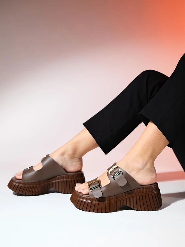 TOKA DETAYLI KALIN TABAN TERLİK KAHVE