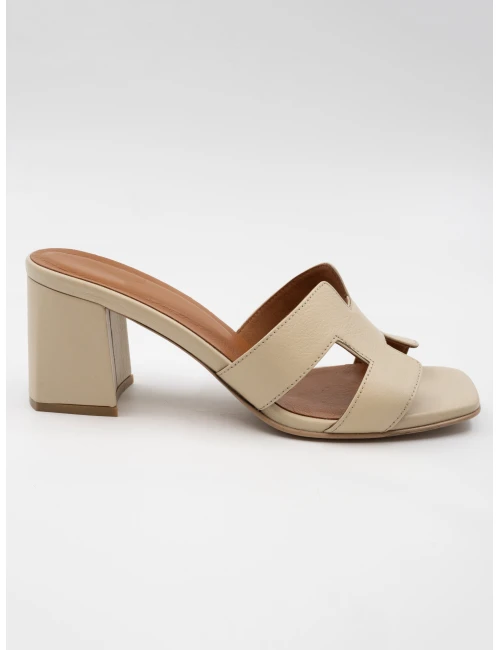 KADIN TOPUKLU DERİ TERLİK BEJ