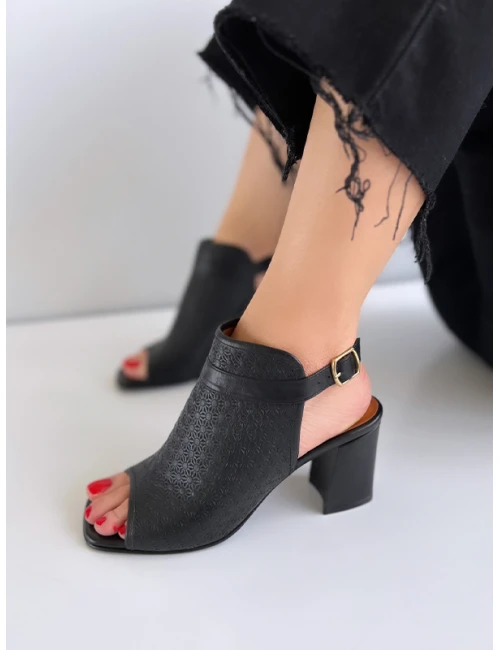 LAZER BASKILI TOPUKLU DERİ SANDALET