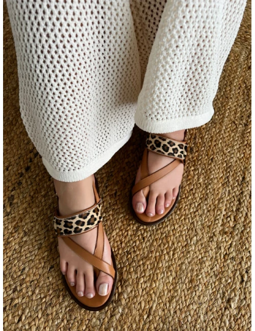 PARMAK ARASI LEOPAR DERİ SANDALET TABA