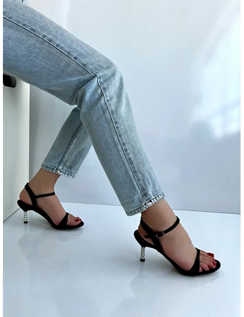 SİM DETAYLI TOPUKLU AYAKKABI SİYAH