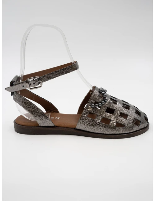 TAŞ DETAYLI KAFES DERİ SANDALET PLATİN