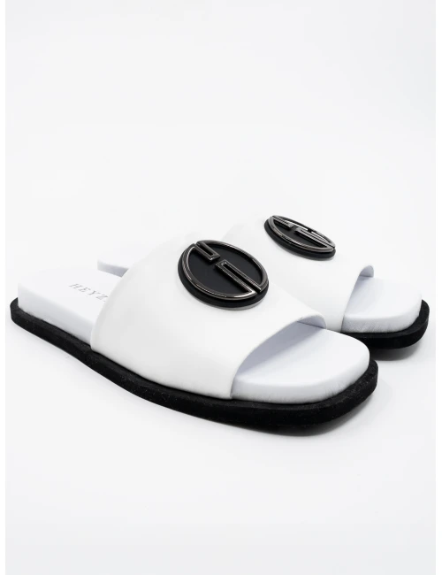 TOKA DETAYLI DERİ TERLİK BEYAZ