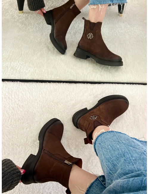 YAN TOKA DETAY YAN FERMUARLI NUBUK DERİ BOT KAHVE