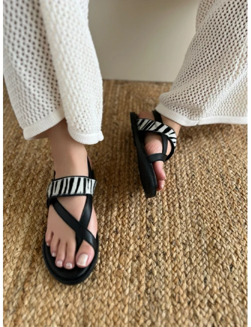 ZEBRA PARMAK ARASI DERİ SANDALET SİYAH
