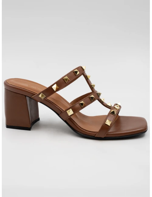 ZIMBA DETAYLI DERİ TERLİK TABA