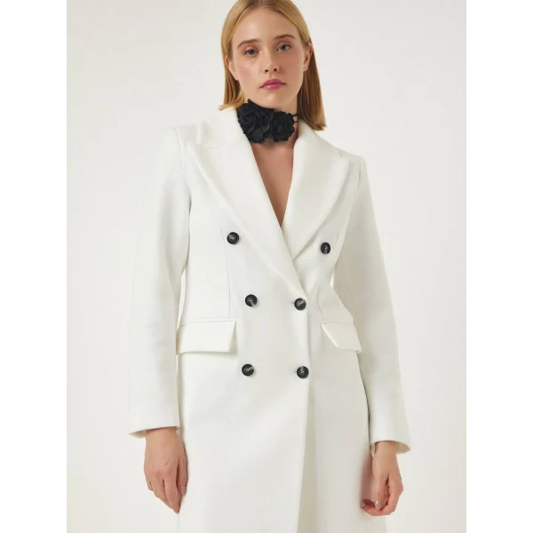 YIRTMAÇLI DÜĞMELİ BEYAZ YÜN KABAN