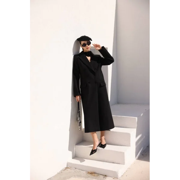 YIRTMAÇLI DÜĞMELİ SİYAH YÜN KABAN