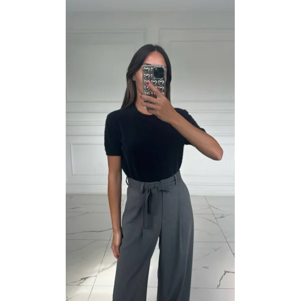 SİYAH YUMOŞ KISA KOLLU KAZAK