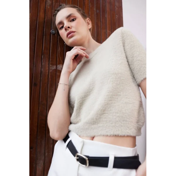 KISA KOLLU YUMOŞ TRİKO KAZAK BEJ