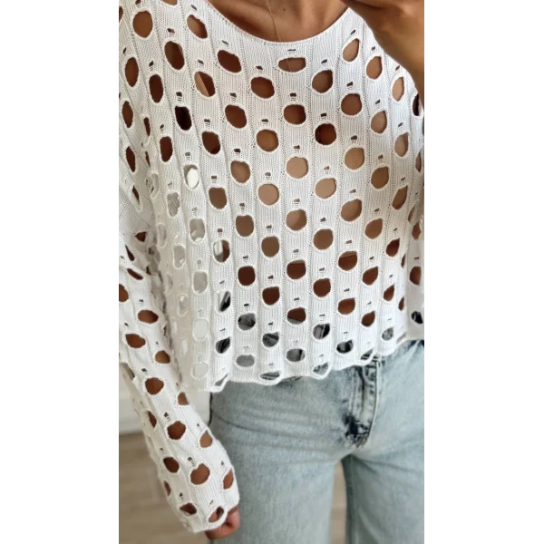 BEYAZ DELİKLİ TRİKO KAZAK